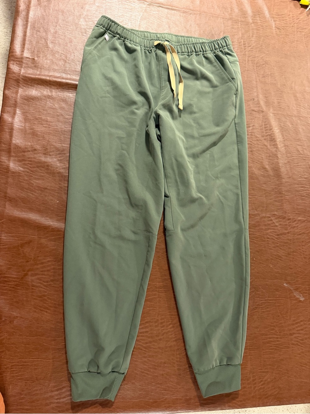 FIGS Tansen Jogger Scrub Pants Men’s Olive Green Size L Large Medical Athletic